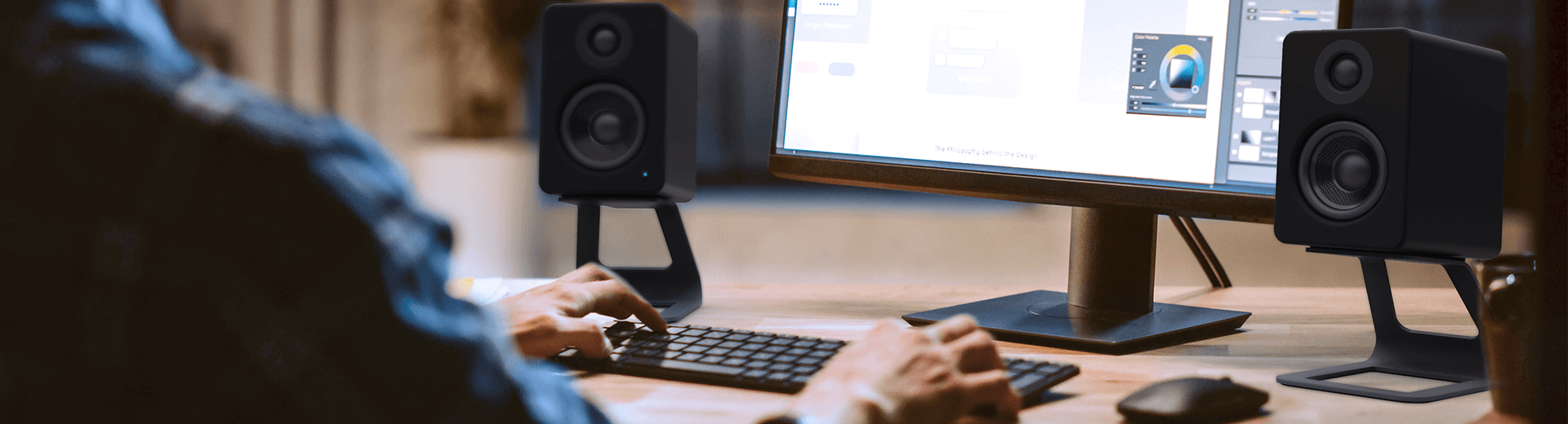 se2-black-elevated-speaker-stands-lifestyle-desktop-yu2mb.png
